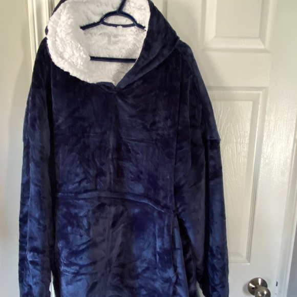 The Oodie!!  One Size Fits ALL - Picture 1 of 4